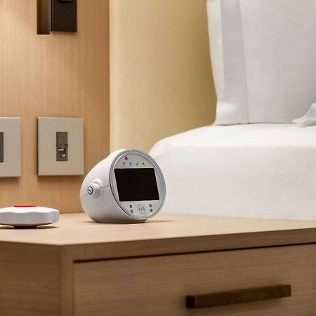 Ramada By Wyndham Riyadh King Fahd Road Εξωτερικό φωτογραφία A bedside alarm