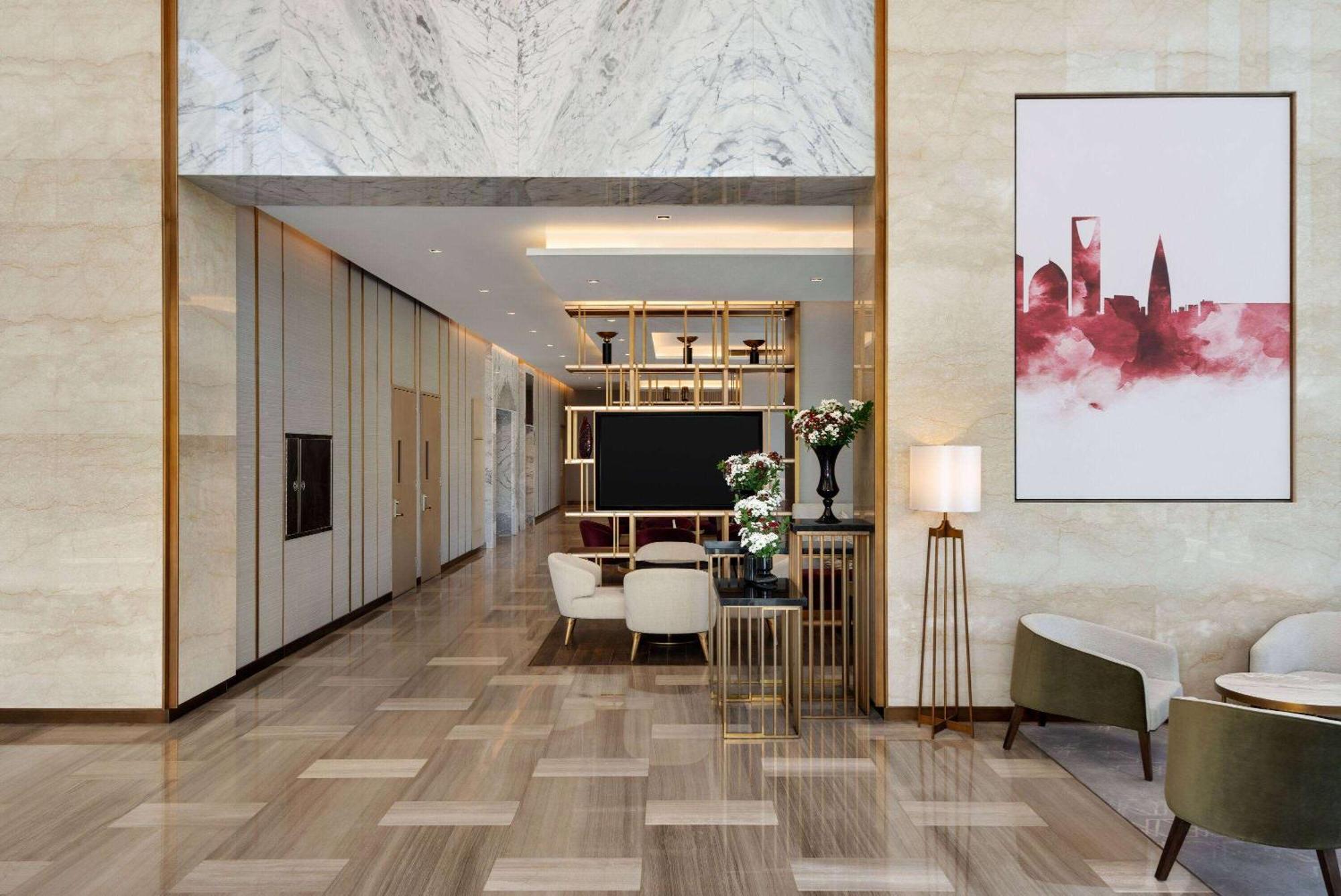 Ramada By Wyndham Riyadh King Fahd Road Εξωτερικό φωτογραφία The lobby of the hotel