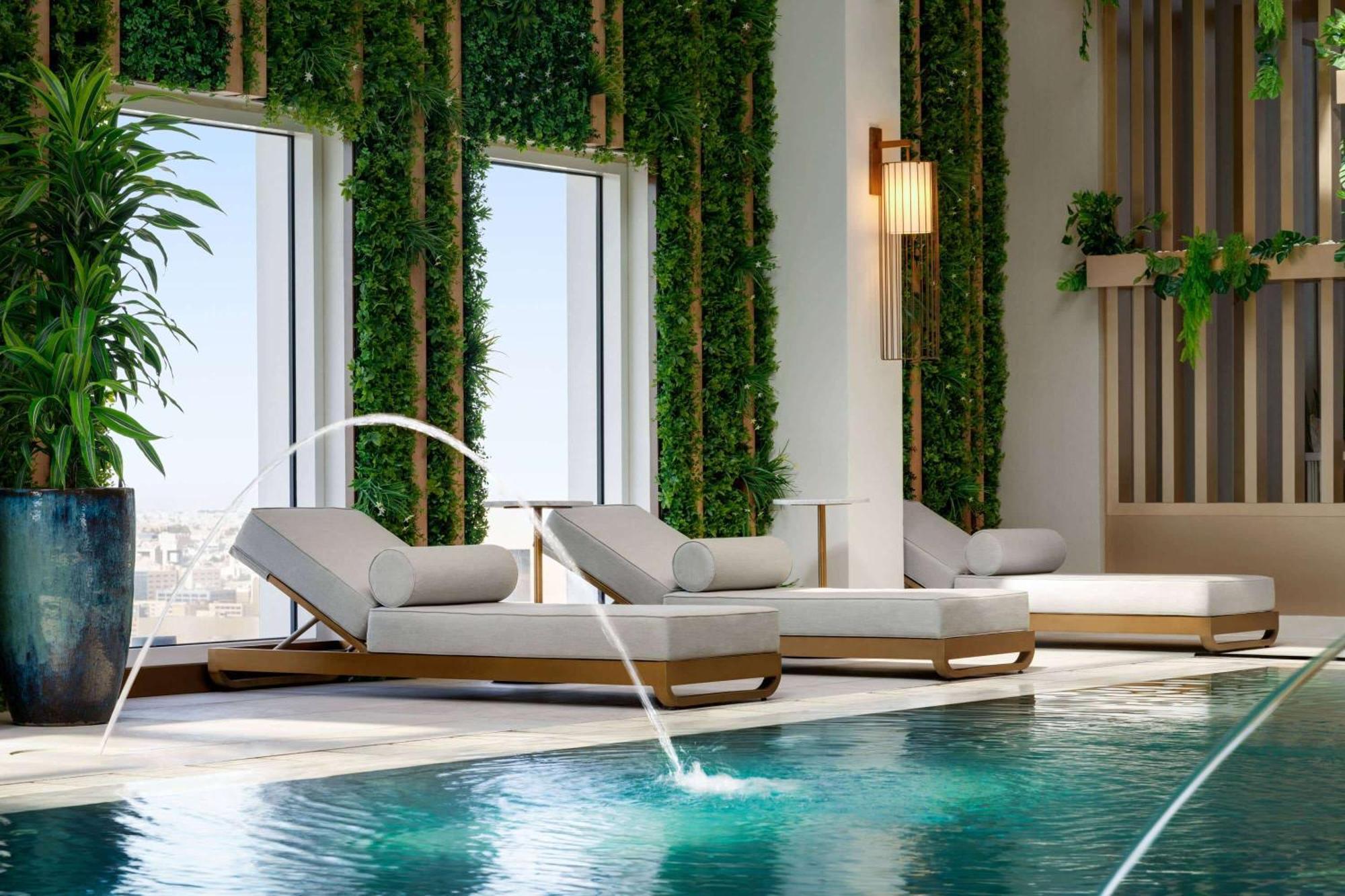 Ramada By Wyndham Riyadh King Fahd Road Εξωτερικό φωτογραφία The pool at the 1017 Oliver